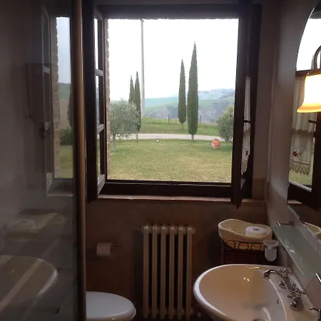 Podere Fornaci مزرعة للإقامة *