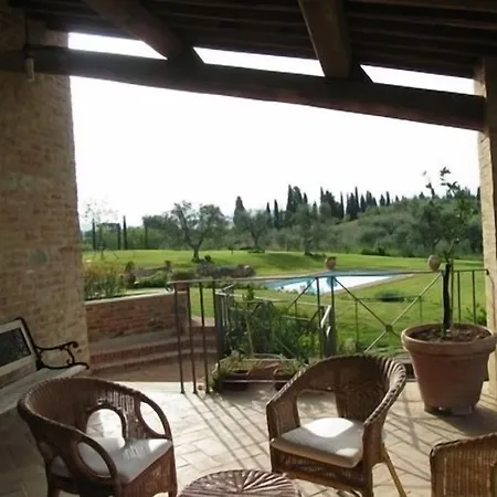 Podere Fornaci مزرعة للإقامة *