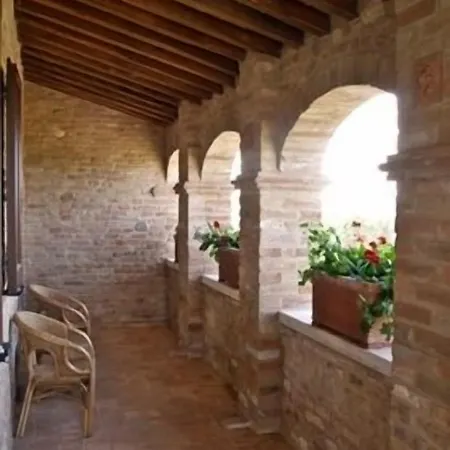 مزرعة للإقامة Podere Fornaci *